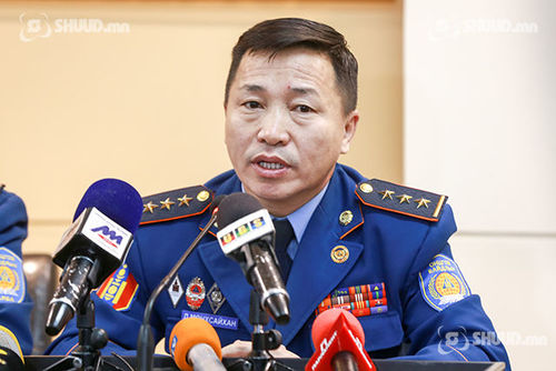 Д.Мөнхсайхан: Салютыг зөвхөн мэргэжлийн операторчин буудуулах ёстой